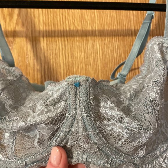 Stunning Sea-foam Green lace bra, Size 36C - Picture 2 of 6